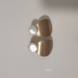 Gold/Pearl Earrings
